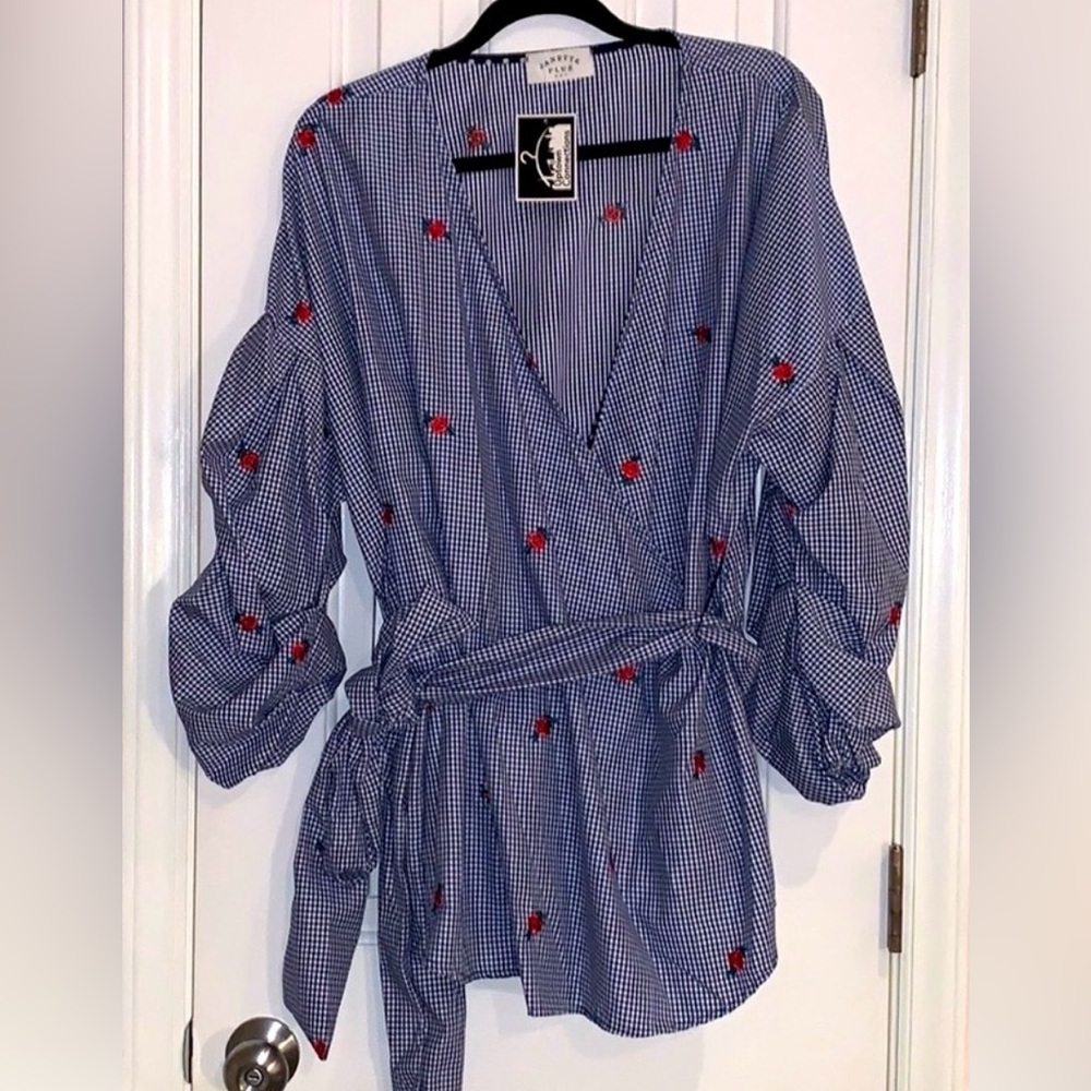 Janette Plus Blue & white wrap shirt with roses, size 2X